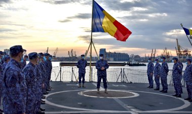 Ziua Armatei sărbătorită în Strâmtoarea Bosfor, Turcia