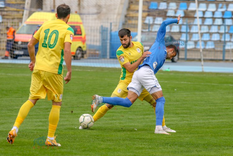 Fotbal / Liga a 2-a  Remiză în duelul FC Farul - CS Mioveni