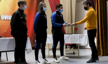 Ovidiu  premiază campionii