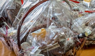 Primăria Ovidiu oferă cadouri pentru 9 cupluri care au aniversat 50 de ani de căsătorie