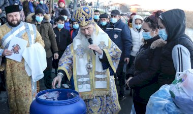 Arhiepiscopul Tomisului a oficiat  slujba de Sfințire Mare a apei și în Ovidiu