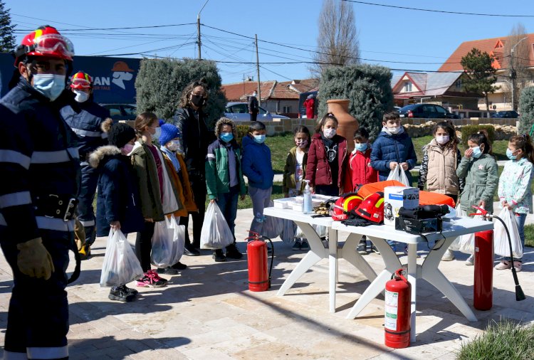 150 de elevi din orașul Ovidiu, învățați cum să reacționeze în situații de dezastre