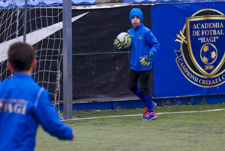 Fotbal/ACS Kinder 2012 a câştigat duelul cu Academia Hagi 2012