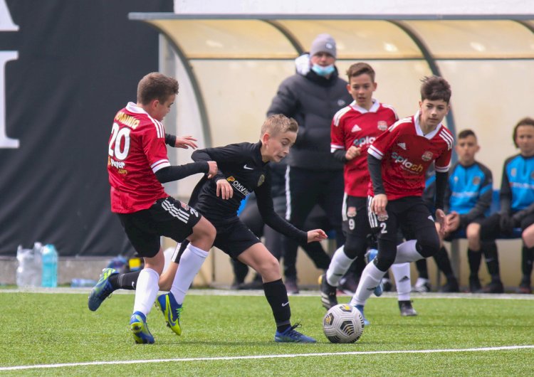 Fotbal/Șase amicale disputate miercuri de echipele Academiei Hagi