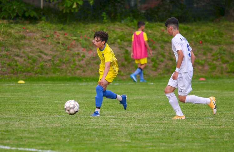 Fotbal/O remiză și două înfrângeri pentru juniorii Under 15 și Under 13 de la ACS Kinder