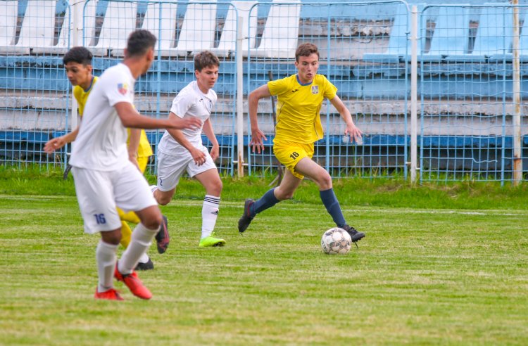 Fotbal/O remiză și două înfrângeri pentru juniorii Under 15 și Under 13 de la ACS Kinder