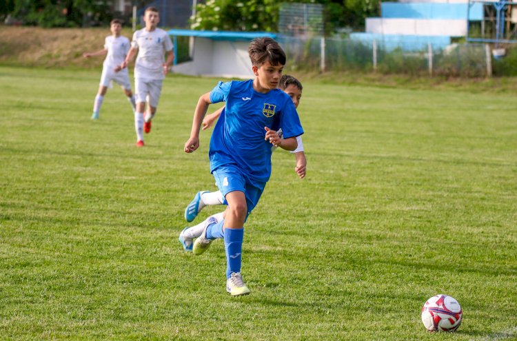 Fotbal/O remiză și două înfrângeri pentru juniorii Under 15 și Under 13 de la ACS Kinder