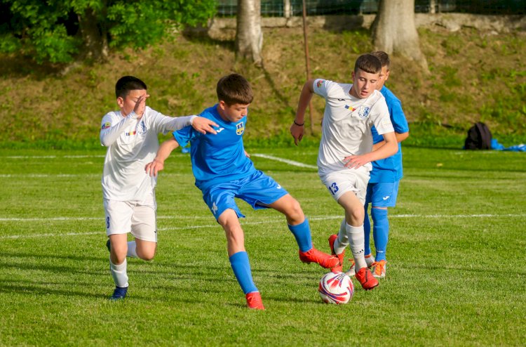 Fotbal/O remiză și două înfrângeri pentru juniorii Under 15 și Under 13 de la ACS Kinder