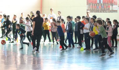 Copiii din Ovidiu fac sport. Primăria Ovidiu și Clubul Sportiv Orășenesc Ovidiu le oferă tot ce au nevoie