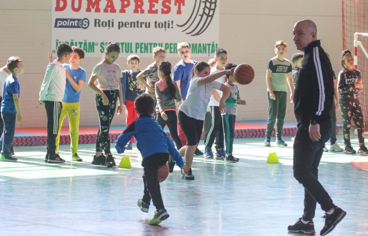 Copiii din Ovidiu fac sport. Primăria Ovidiu și Clubul Sportiv Orășenesc Ovidiu le oferă tot ce au nevoie
