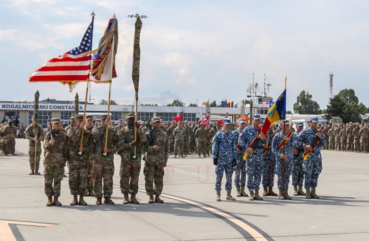 Premierul Nicolae Ciucă: „Sunt foarte bucuros să fiu astăzi la baza militară Mihail Kogălniceanu, un punct foarte important de descurajare și apărare a flancului estic al NATO''.