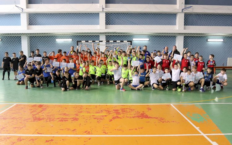 S-a încheiat Festivalul Județean de Minihandbal fete și băieți!