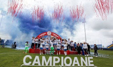 Farul a primit trofeul de campioană la fotbal feminin