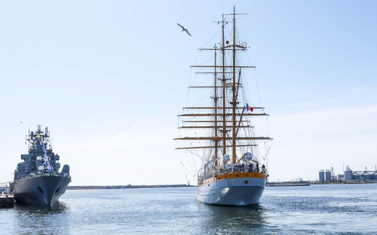 Nava-școală „Mircea” iese din Portul Constanța pentru un nou voiaj internațional