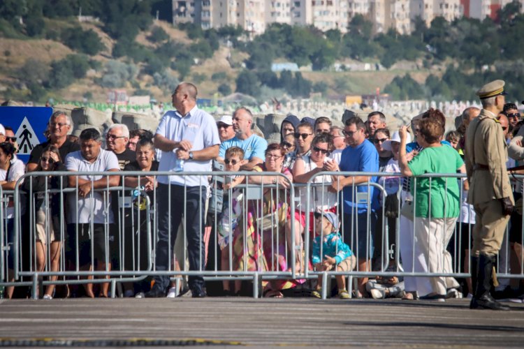 Ziua Marinei Române 2026, sărbătorită la Constanța. Mii de oameni au urmărit manifestările de pe faleză