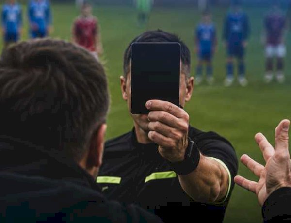 FRF introduce Cartonașul negru pentru combaterea comportamentului abuziv în fotbalul juvenil