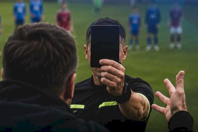 FRF introduce Cartonașul negru pentru combaterea comportamentului abuziv în fotbalul juvenil