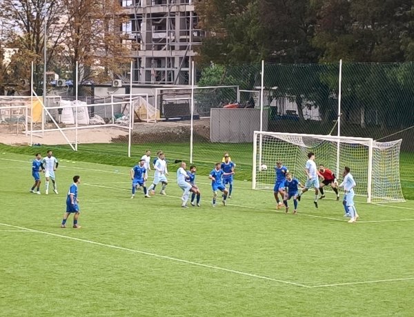 Liderii pierd la indigo pe teren propriu iar Sparta reface trioul din fruntea Ligii a IV-a. Cronica etapei a VIII-a.