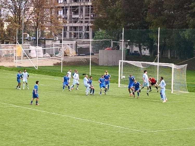 Liderii pierd la indigo pe teren propriu iar Sparta reface trioul din fruntea Ligii a IV-a. Cronica etapei a VIII-a.